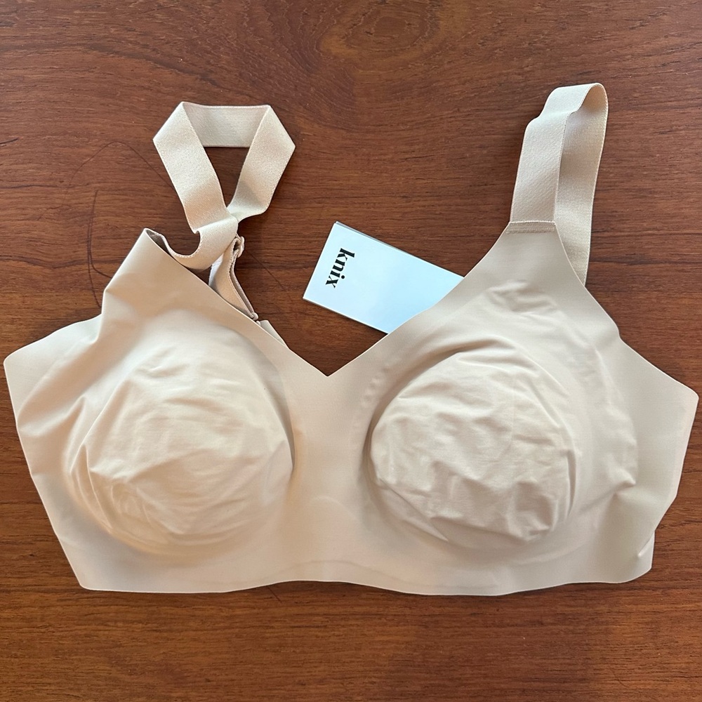 NWT Knix Padded V-Neck Wireless Support Bra Beige Nude Size 8